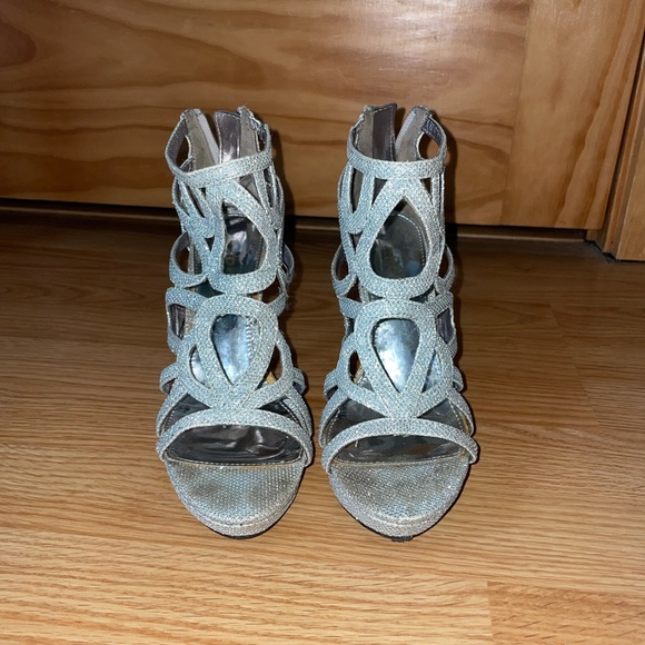 Silver sparkly open toed heels - Picture 2 of 5
